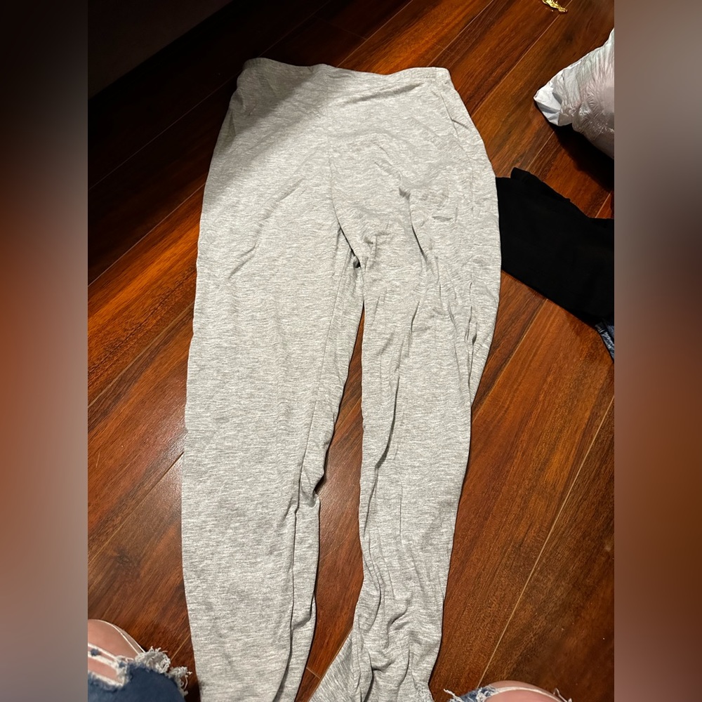 gray leggings